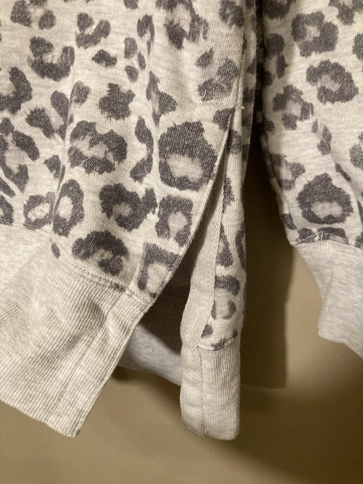 Green Tea Sweatshirt Women’s Medium, Grey Leopard, Side Slits, Lightweight, Nice - Image 3 of 4