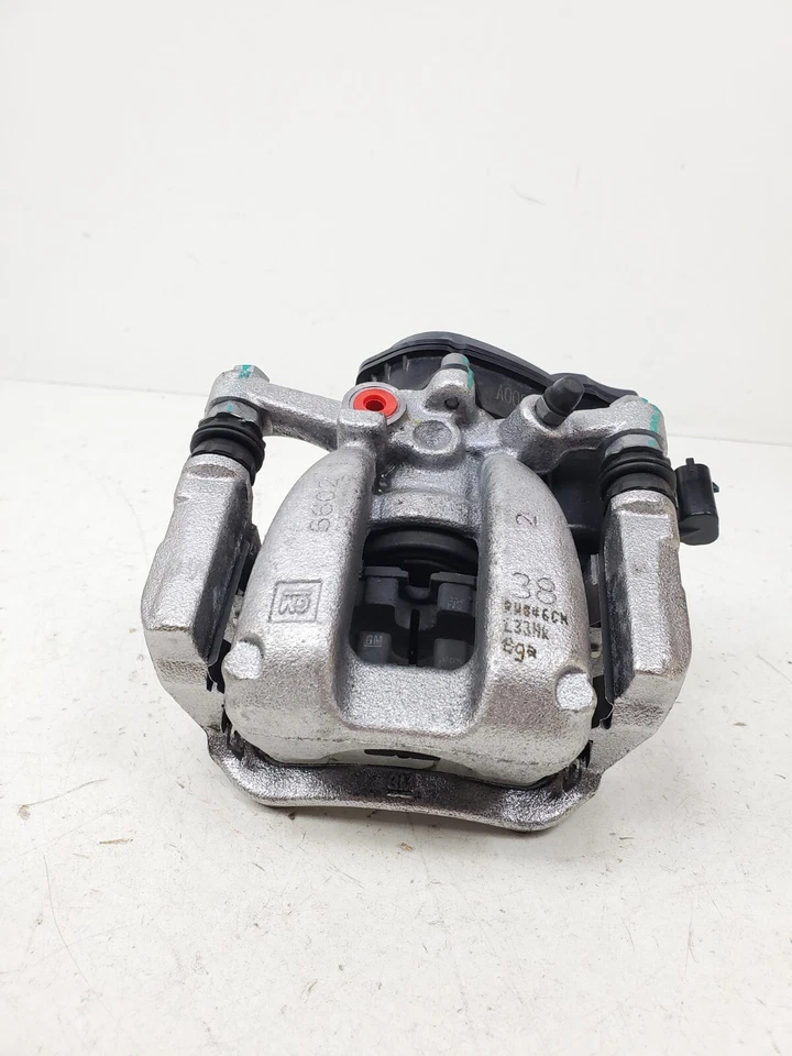 PINZA DE FRENO TRASERA DERECHA DEL LADO DEL PASAJERO CHEVROLET TRAX 1.2T 2024-2025 OEM  Foto 2 de 4