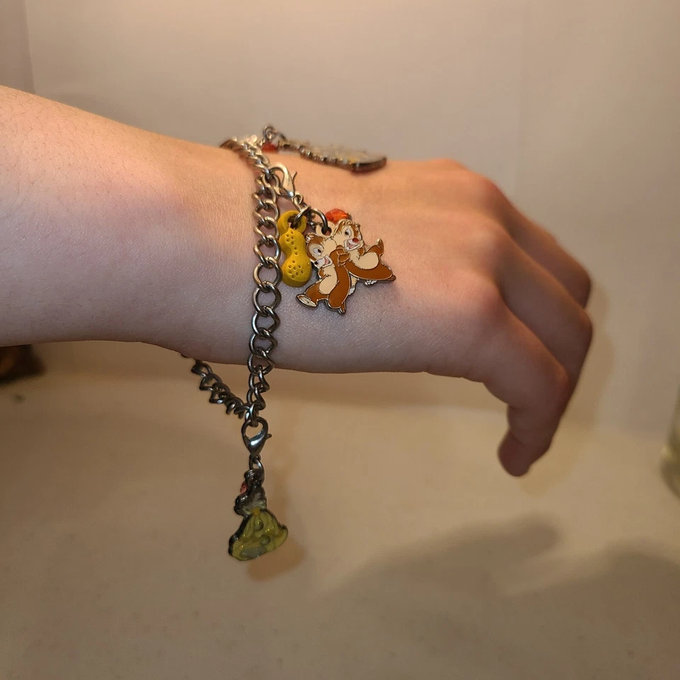 Pulsera Disney Charm 2013 3 Charms Chippendale, Campana, 2013 Charm Disneyland Foto 4 de 4