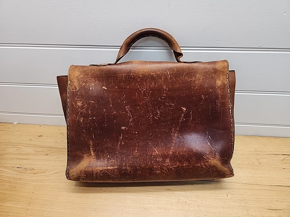 Maletín de cuero marrón hecho a mano vintage  Foto 2 de 4