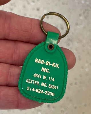Vgt Bar Bi Ku Inc Keychain 4841 W 114 Dexter MO Leon's Dexter Queen