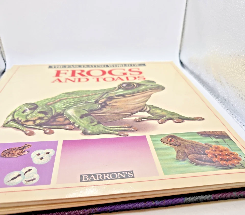 The Fascinating World of Wolves and The Fascinating World of Frogs and Toads - Image 4 of 4