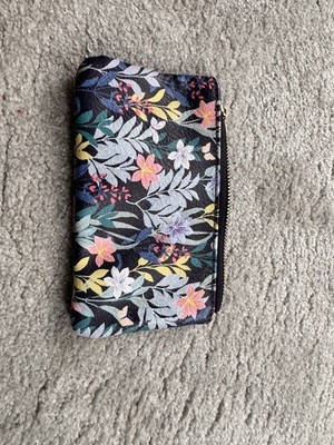 Accesorize kleine Kosmetiktasche/ Handtasche schwarz Kunstleder Blumen klein