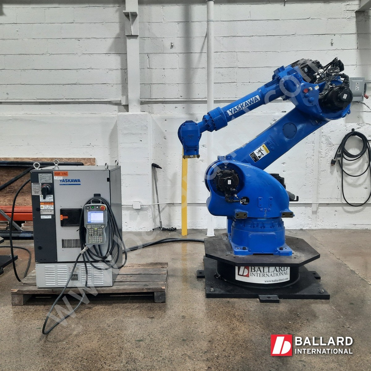 Yaskawa Motoman MH180 Robot w/ DX200 Controller - Low Hours