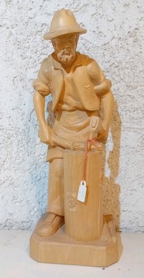 Holzhacker, Linde, Handgeschnitzt, Höhe 28 cm, natur, gewachst.
