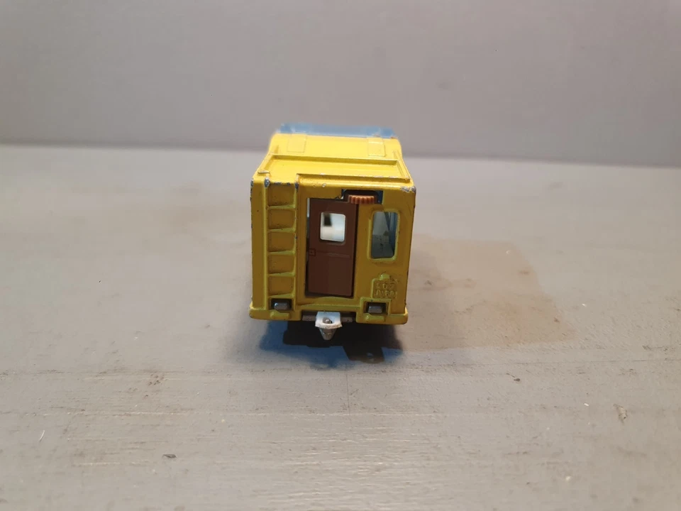 Fourgon Camping Car Majorette 1/67 - Photo 4/4