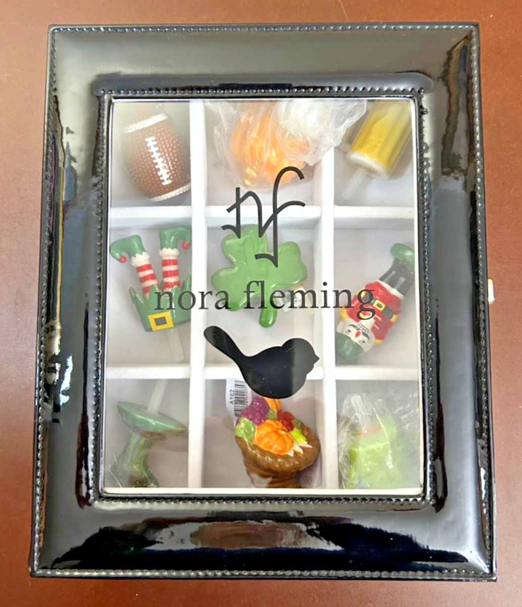 NORA FLEMING Minis (x 10), Patent Case, Pearl Dot Garnish Tray