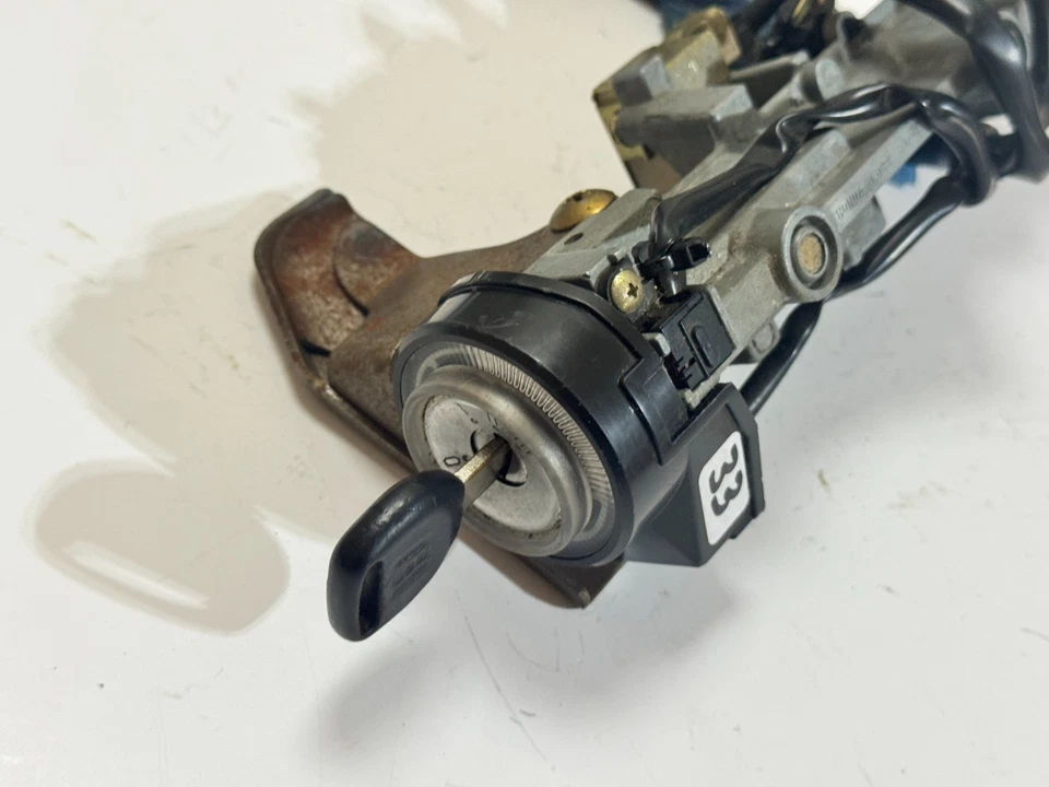 Interruptor de encendido Honda CR-V 1997-2001 BLOQUEO CON LLAVE INMOVILIZADOR FABRICANTE DE EQUIPOS ORIGINALES. Foto 2 de 4