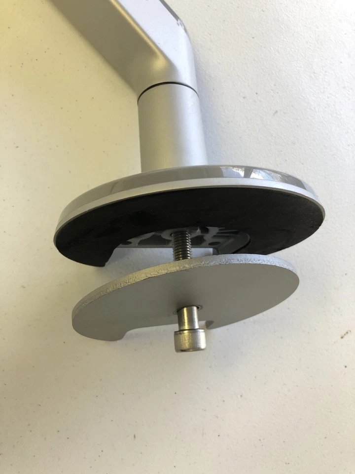 Humanscale M8 Adjustable Articulating Monitor Arm: Bolt Through - Image 3 of 4