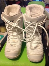 32 thirtytwo thirty two Women's Exus White Snowboard Boots ladies size 6