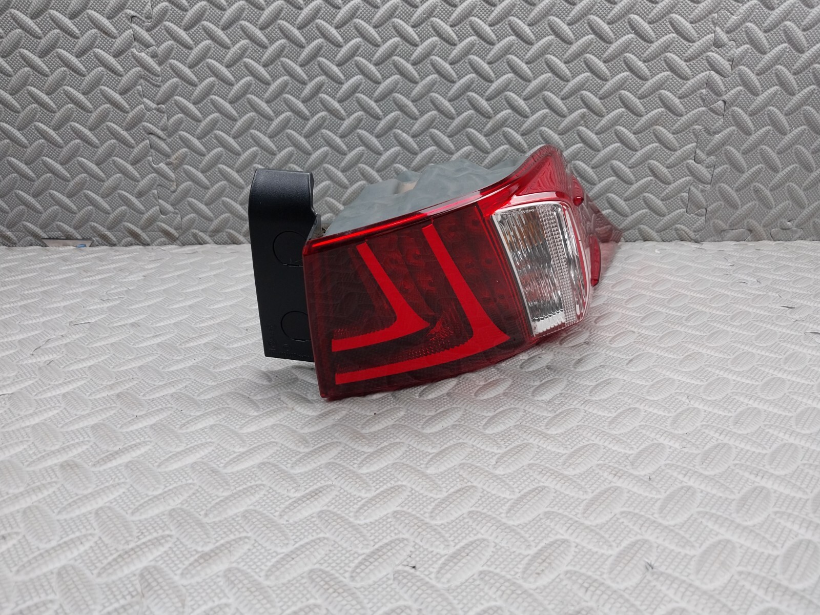 2014 Lexus Is300h Rear Right Side Tail Light Genuine RHD 81550 