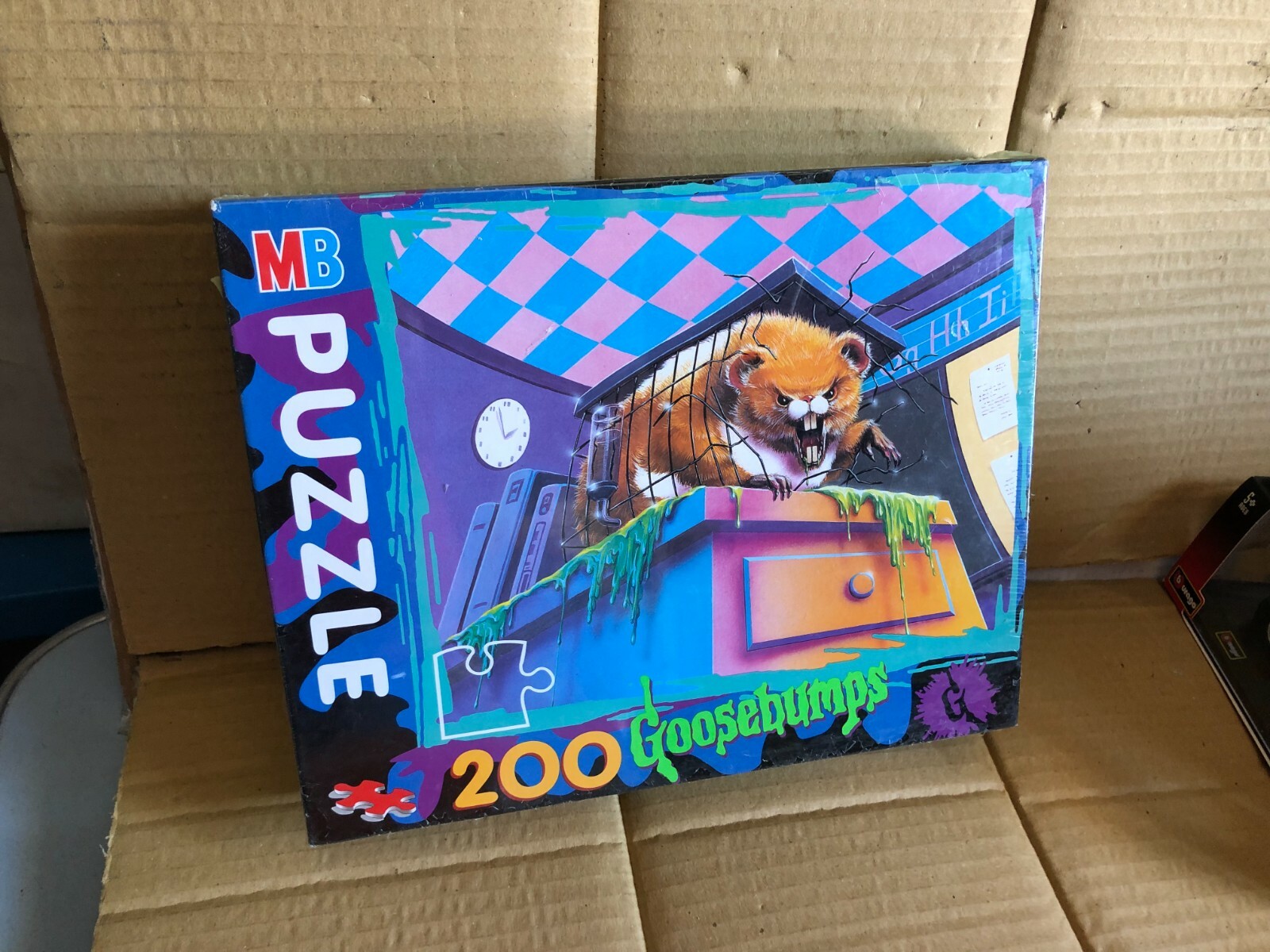 Small Brividi Puzzle VINTAGE 200 Pieces Milton &amp; Bradley MB Monsters Goosebumps