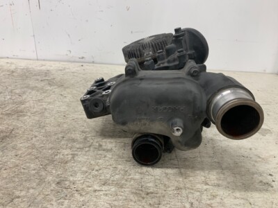 １３ Paccar MX13 Engine Water Pump and Manifold 2137205 2126308 From