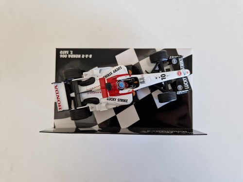 Minichamps 1/43 Lucky Strike BAR Honda 006 T. Sato - 2004 - 400040010 - Imagen 3 de 7