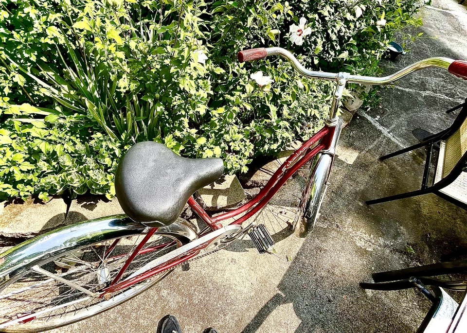Schwinn Fair Lady Vintage Ladies Red Bicycle - Image 2 of 4