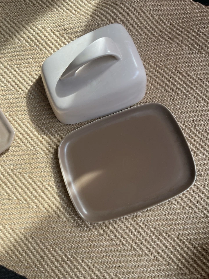 Vintage Poole Pottery Twintone Sepia & Mushroom Contour Cheese Dish & Toast Rack - Image 4 of 4