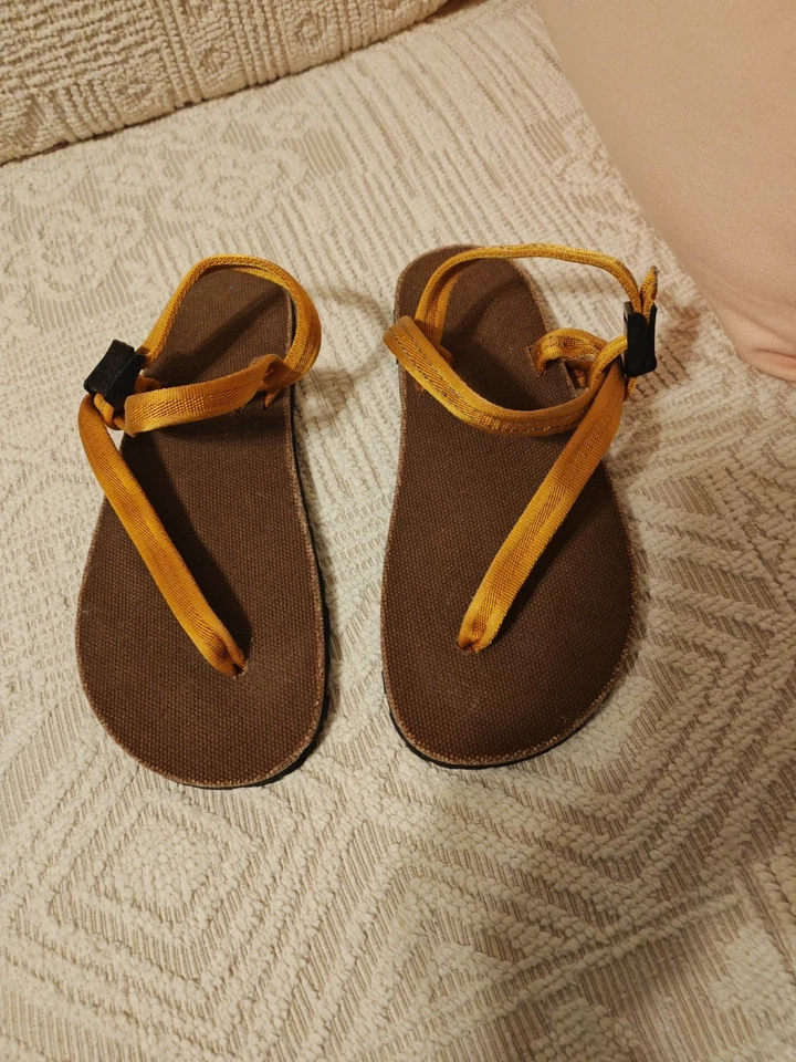 Sandalias Tierra Suela Vibram Correas Amarillas Talla 8.5 - Nunca Usadas Minimalista Barefoo Foto 4 de 4