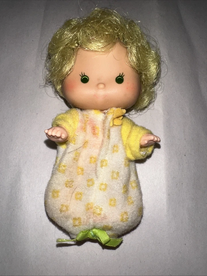 Muñeca y oso de gelatina de mantequilla de pastel corto de fresa vintage Foto 2 de 4