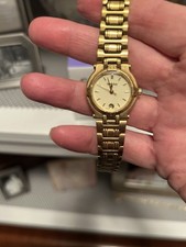 Orologio donna Gucci 9200L quarzo quadrante oro data batteria nuova Swiss Made
