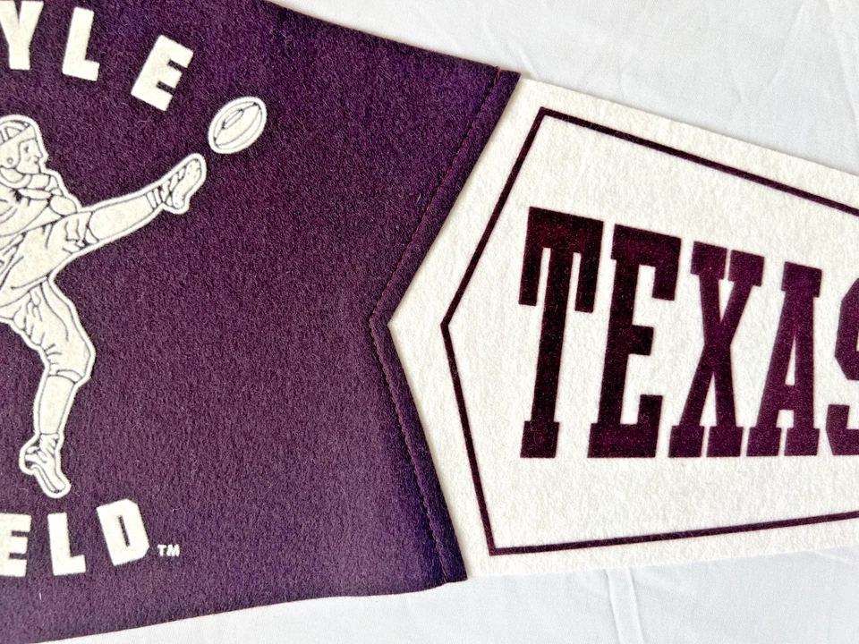 Texas A&M Kyle Field Costurado, Macio, Ótimo Estado, Vários Pennant/Bandeira Disponíveis - Imagem 4 de 4