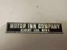 Vintage Motor Inn Company Albert Lea Minnesota Metal Automobile Emblem