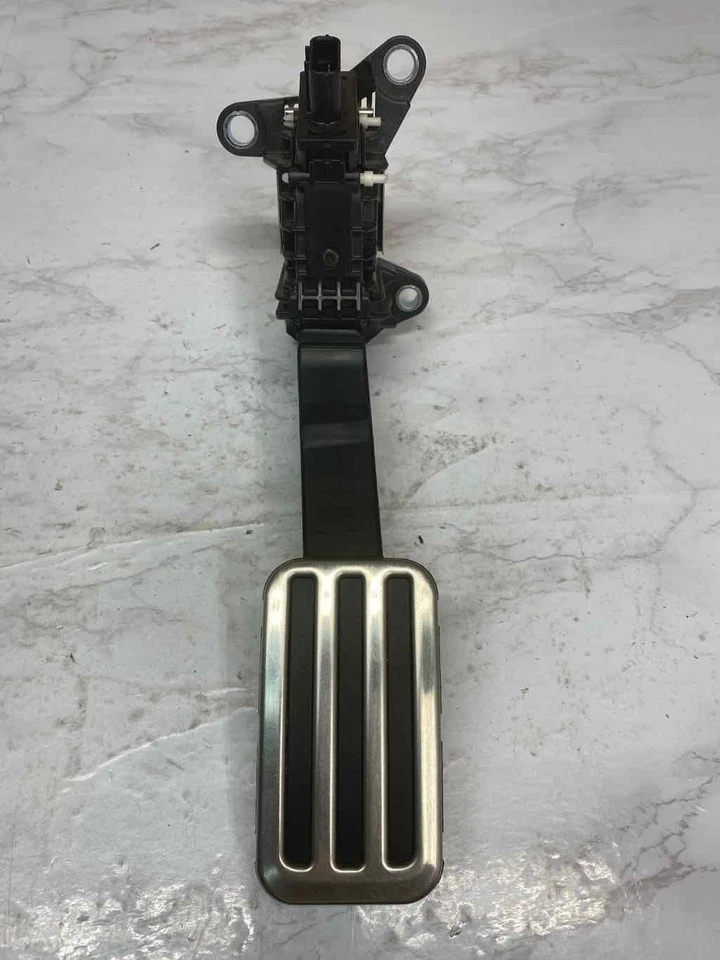 Honda Accord accelerator pedal 2019 pedal assembly 1.5L turbo OEM 17800TVAL02 - Image 2 of 4
