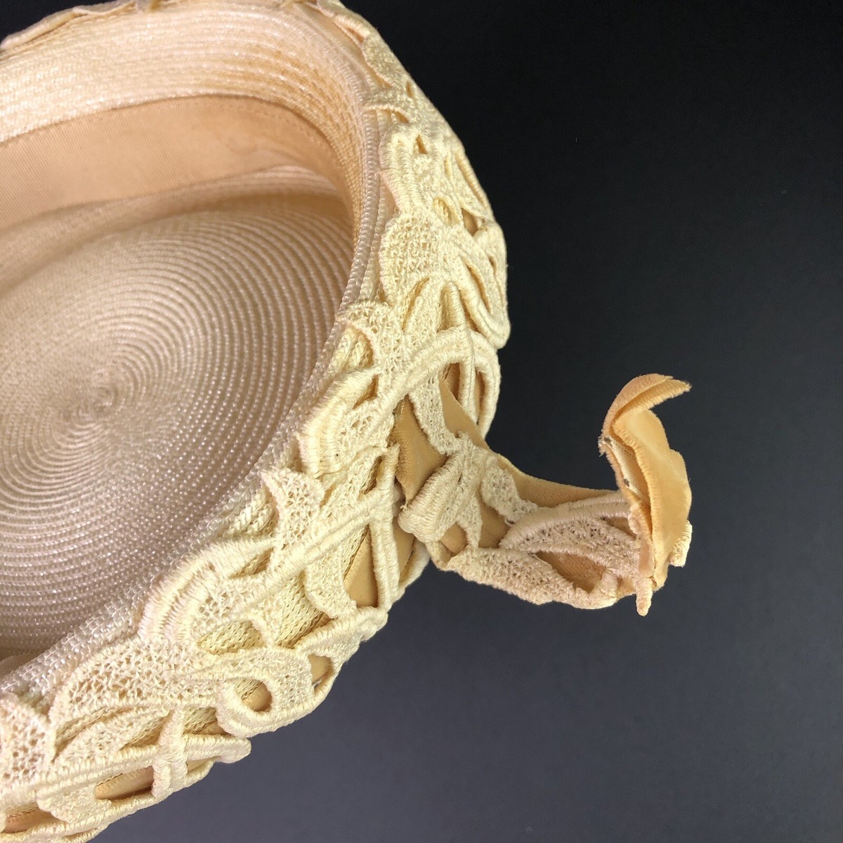 Vintage Evelynvaron 1950s Women Lace Pillbox Hat Ivory Cap  display picture 2