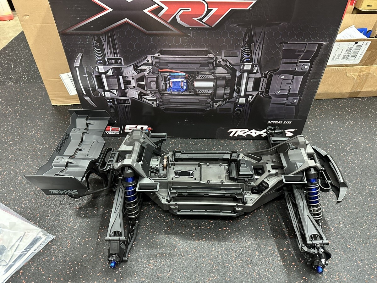 TRAXXAS XRT 8S BLUE 1/5 MONSTER TRUCK 4WD ROLLER SLIDER TRAXXAS XRT 8S BLUE 1/5 MONSTER TRUCK 4WD ROLLER SLIDER