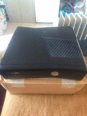 Microsoft Xbox 360 S Heimkonsole Schwarz Modell 1439 mit HDMI OHNE KABEL+EXTRAS