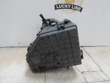 10 CADILLAC CTS ENGINE FUSE BOX