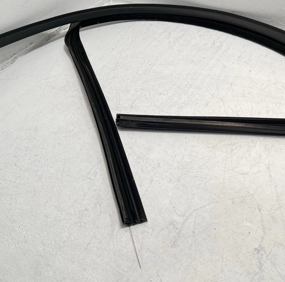 Mercedes Benz E350 W212 2010-2016 conductor delantero izquierdo ventana guía sello OEM Foto 2 de 4