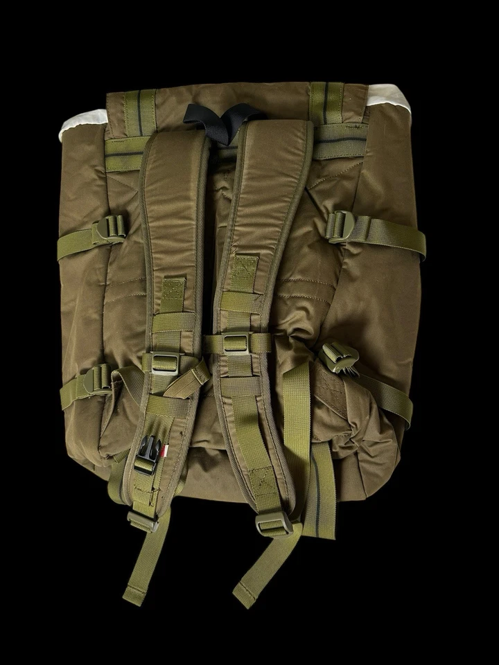 DC Shoes Mochila Cuadrada Hombre 16x13.5 Verde Oliva Grandes Bolsillos Cuadrados Militar Foto 2 de 4