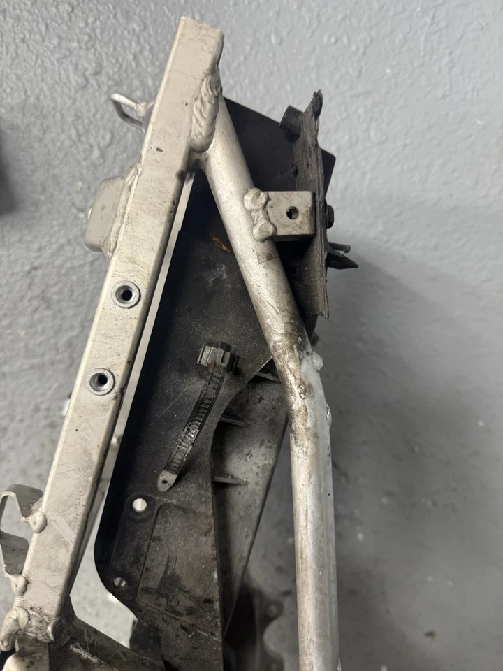 SUZUKI GSXR 600 750 2001-2003 01-02 GSXR 1000 OEM SUBCHASIS TRASERO CONJUNTO ¡LIMPIO! Foto 3 de 4