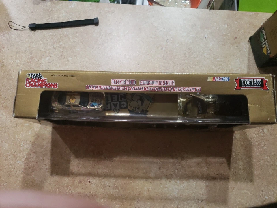 Transportador 1/64 Racing Champions 1998 Cartoon Network fundido a presión dorado cromado con coche Foto 2 de 4