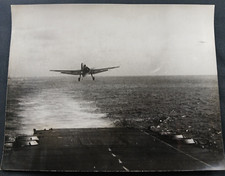 WW2 OFFICIAL PHOTO of an AVENGER TORPEDO BOMBER LANDING ON H.M.S. ILLUSTRIOUS