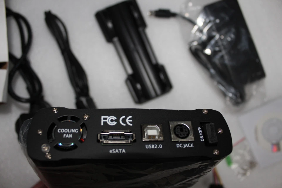 OOS Apex SATA II 3.5" e-SATA To USB 2.0 New External Hard Drive Enclosure - Image 2 of 3