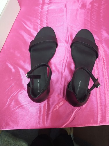 Amazon Essentials sandalo donna TG 14 con due cinturini e tacco nero - Foto 6 di 11