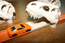 Hot Wheels Dino Skull track compatible with Hot Wheels Sets, Dino Run HW1000