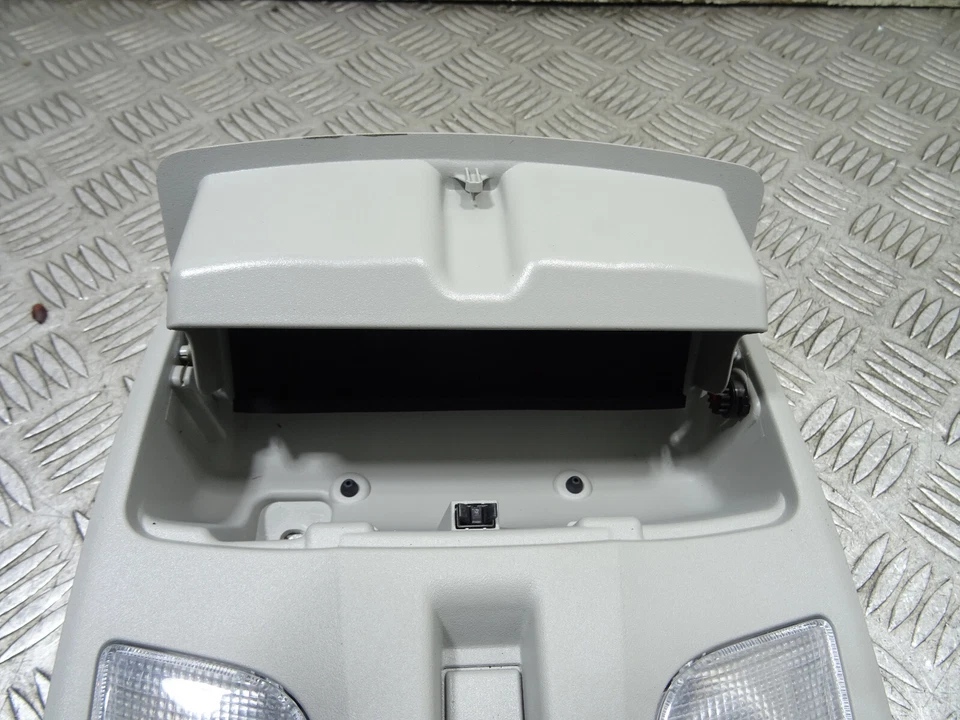 Luz de techo interior delantera con escotilla Suzuki S-Cross AKK 1.5 HYBRID MK1 2024 *11797 Foto 4 de 4