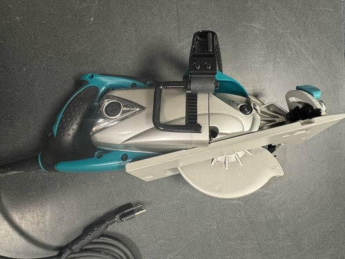 Makita Worm Drive Saw 5377MG Corded - Picture 7 of 15