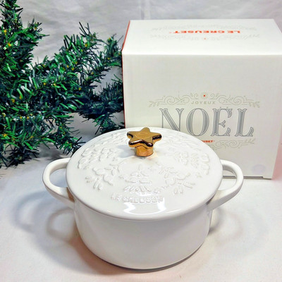 Le Creuset NOEL 24oz White Cocotte Christmas Tree Relief Gold Star Holiday Knob