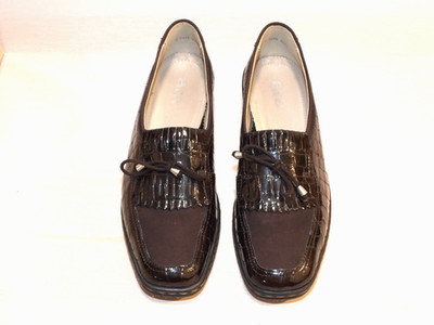 Ara Women's Rachel Loafer Size 9.5  Low Wedge Slip On Shoe Burgandy  Croc Bow
