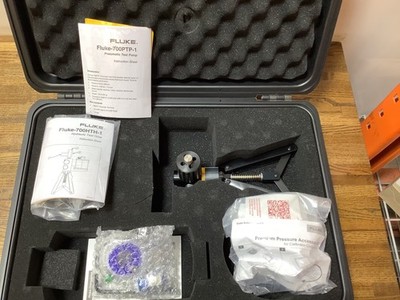 Fluke 700PTPK Pneumatic Test/Vacuum Pump Kit with Model 700PTP-1