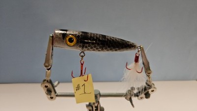 (1) 3D Hand Painted Top Water lure for fresh and salt water. 3.5 in and 0.6 oz