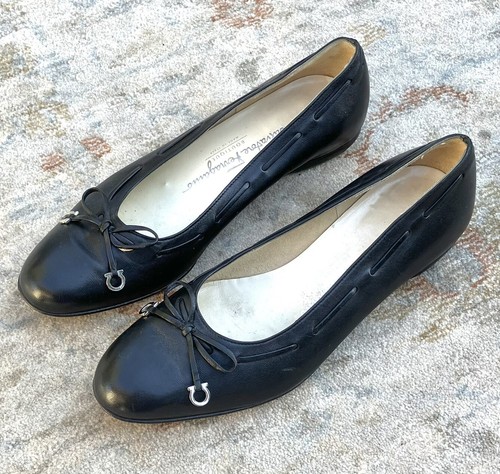 Salvatore Ferragamo Damen-Flats schwarz Schleife Größe 5,5