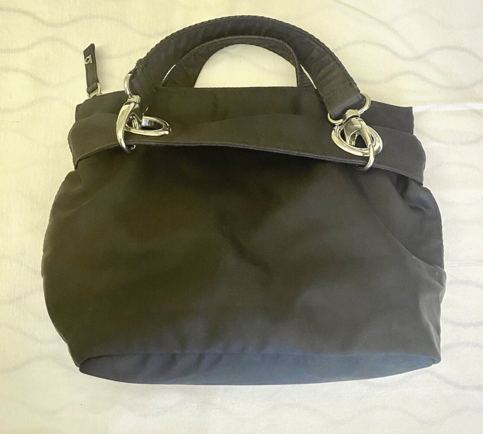 Bolso de mano vintage de nailon negro BEBE 9x8x3 con herrajes plateados y forro de melocotón Foto 2 de 4