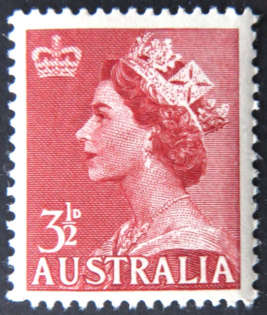 195356 Australian Pre Decimal StampsQueen Elizabeth II Single Red MNH