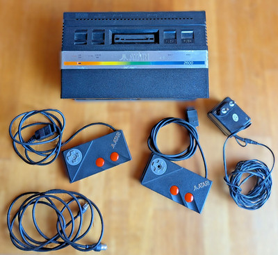 Atari 2600 Konsole + 2 Original-Joysticks | Getestet | voll funktionsfähig!