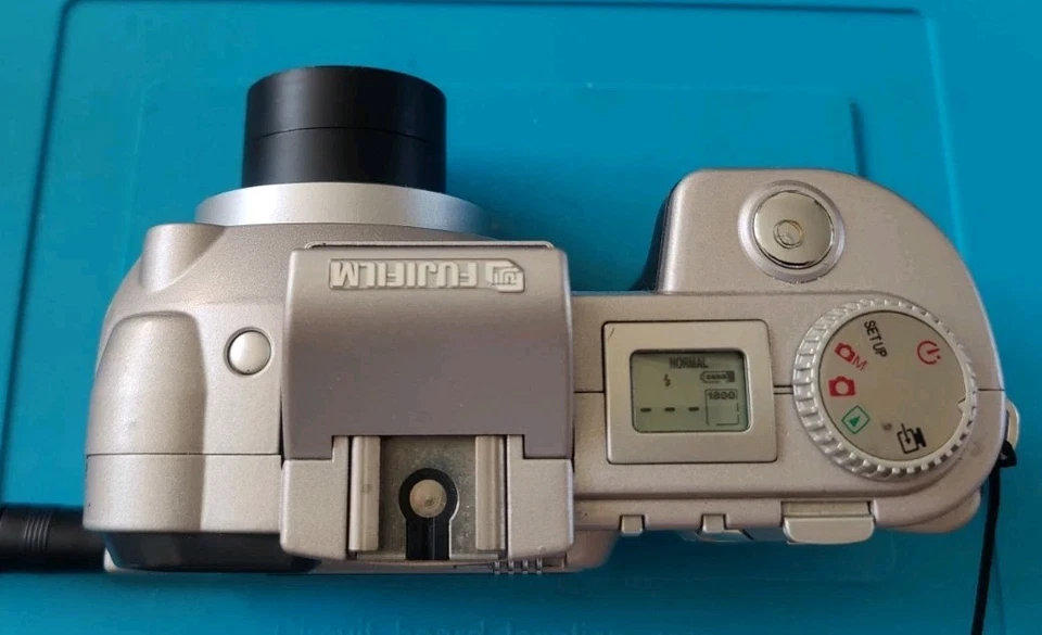 Fujifilm MX-2900 Digital Camera 2.3MP Silver Zoom, photo 4 of 5