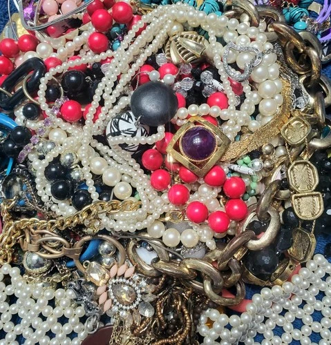 3 Lbs. Vintage to Modern Costume Jewelry Junk Tangled Estate Craft Lot (Lt # JJ)